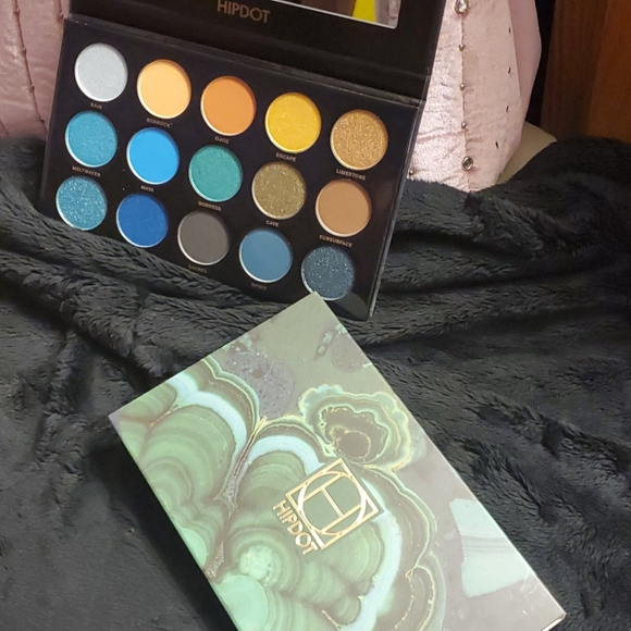 Makeup - Picture 2 of 2